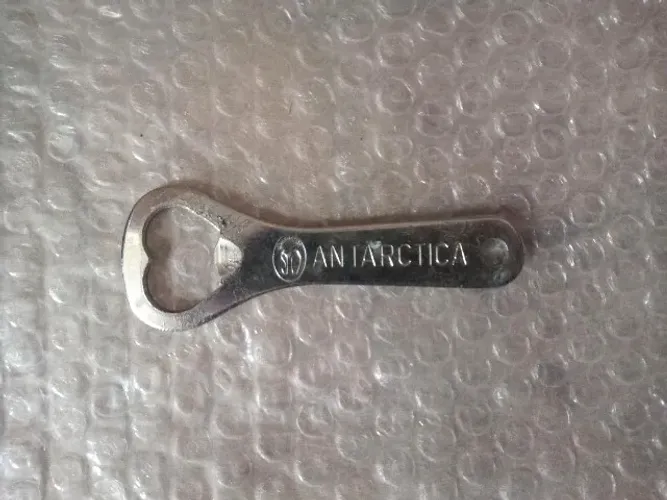 Abridor de garrafa promocional da Antarctica  