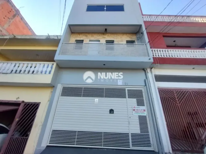 Casa individual para locação com 03 Quartos e Vaga de garagem no Jd Roberto