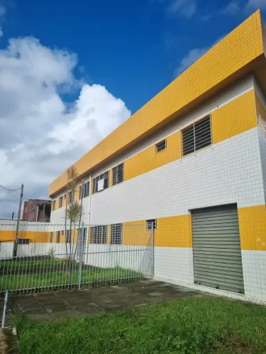 Apartamentos e Lojas possui 400m² com 5 quartos em Cajueiro - Recife - PE