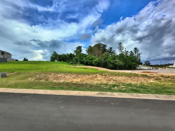 Terreno em condomínio à venda, 607 m², por R$ 1.335.576 - Parque Villa dos Pinheiros - Ind