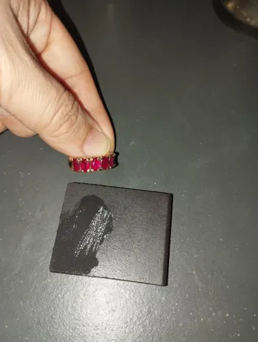 Vendo anel pedra de rubi prata, com banho de ouro
