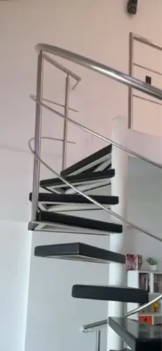 Escada caracol de granito