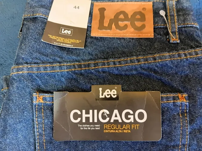 Calça Lee Chicago Regular Fit Cintura Alta/Reta N. 44  R$150,00