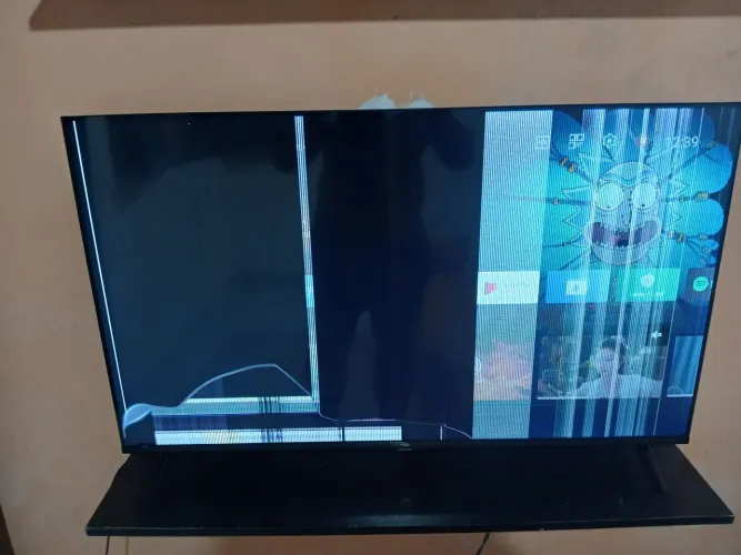 Tv TCL para retirada de peças 