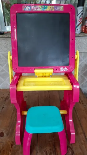 Mesa educativa da Barbie 2 em 1 com cadeira