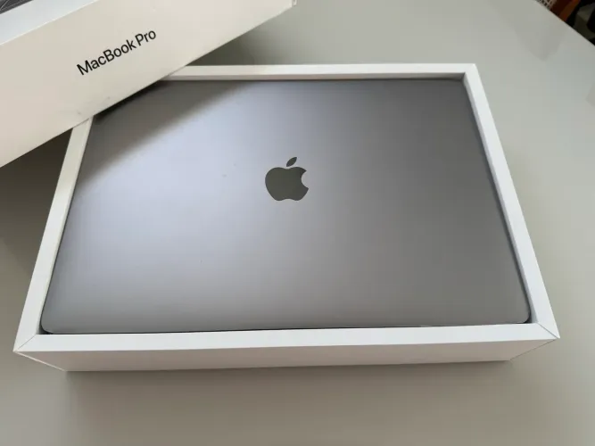 MacBook Pro 13 (2018) Touch Bar - Quad-Core i5 - 8GB RAM - 256GB SSD