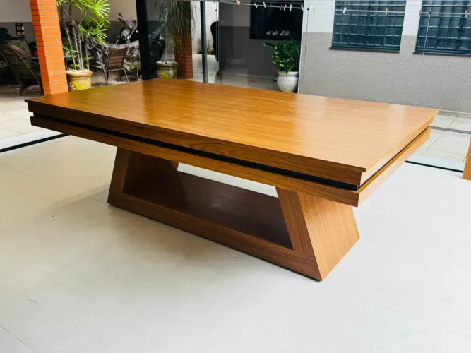 Mesa de sinuca e jantar de alto padrão