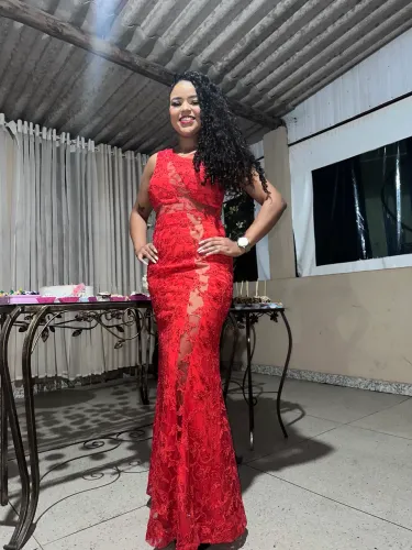 Vestido de festa vermelho em pedrarias