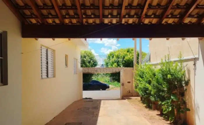 Casa Padrão para Venda com 02 Dormitórios no bairro Borboleta II