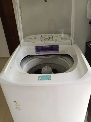 VENDE-SE MÁQUINA DE LAVAR NOVA