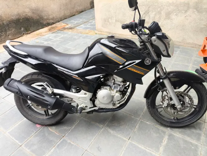Vendo moto Fazer 250