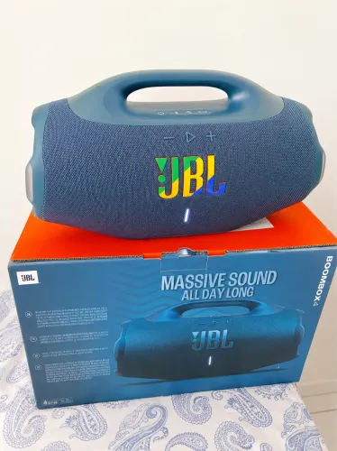 Vendo JBL Boombox 4 com apenas 2 meses de uso acompanha caixa e bolsa