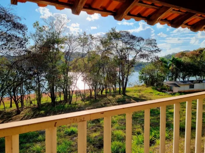 Casa à Venda em Represa, Caconde - SP