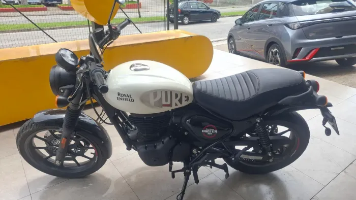Moto de único dono sem detalhes, vendendo por motivo de não andar muito moto fica parada.
