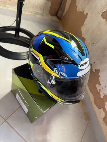 Excelente capacete número 60 