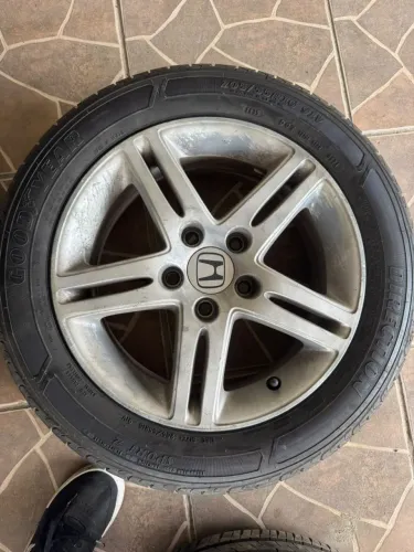 Rodas 16 civic 2011 pneus novos quase