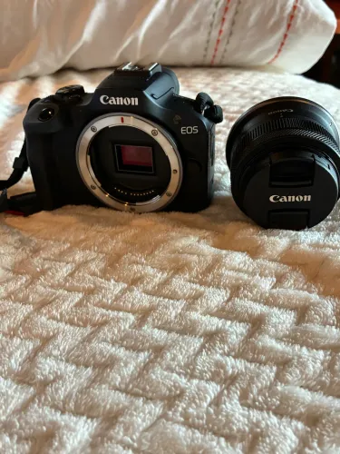 Canon EOS R100 + Lente 18-45mm Kit + Acessórios (LER DESCRIÇÃO)