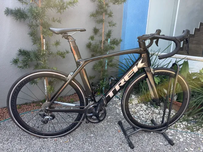 Bike Trek Madone SL 6 Carbon - Shimano Ultegra - Rodas Carbono Bontrager Aeolus