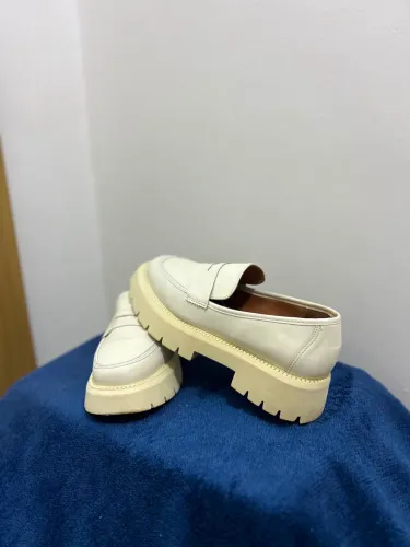 Mocassim tratorado feminino