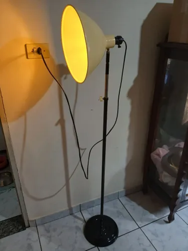 Luminária - refletor fotográfico antigo com lâmpada retrô