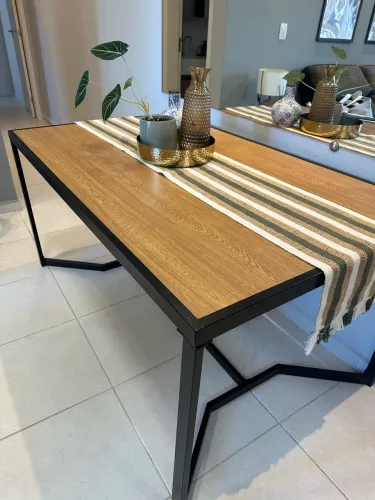 Mesa de jantar retangular estilo industrial