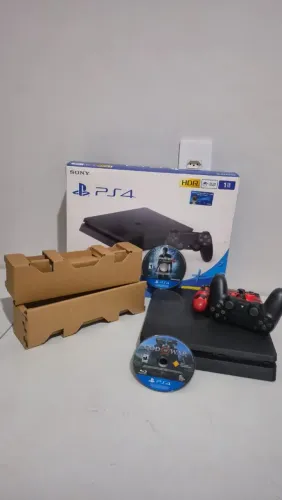 PS4 Slim 1TB 2 Controles e 2 Jogos + Caixa