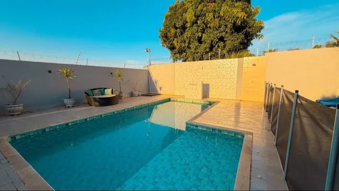 Casa com 3 quartos à venda em condomínio com terreno de 1000 m² Estância das Flores.