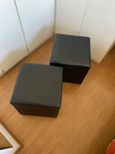 KIT 2 PUFES CUBO ESTOFADOS PRETOS SALA QUARTO ESCRITÓRIO