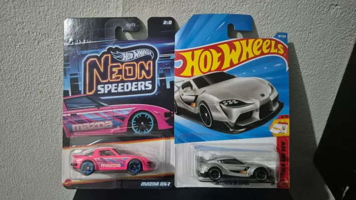 Dupla de Hw Neon Speeders e Toyota Supra