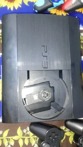 Ps3 super slim desbloqueado vem com 4 controles 