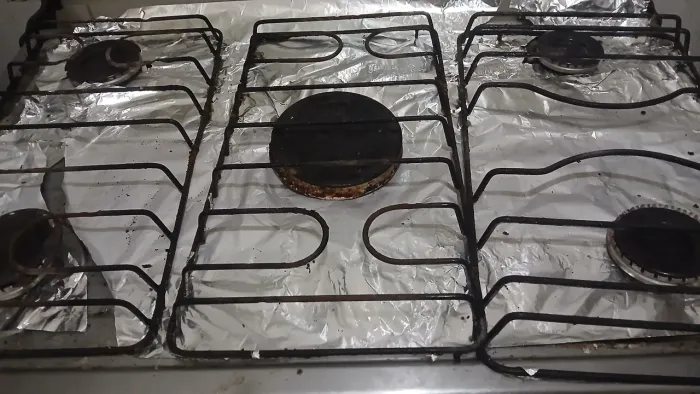 Fogao 5 bocas gas natural. Preciso do espaçi. Aceito oferta . Ao rmero que comprar. Tijuca