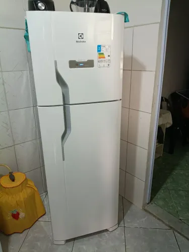 Vendo geladeira tudo funcionando perfeitamente