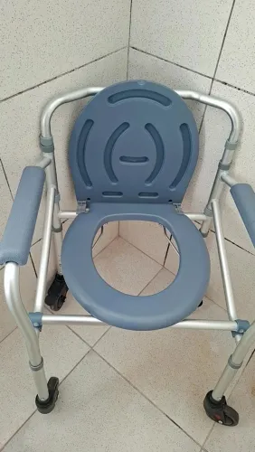 Cadeira de banho usadas poucas vezes