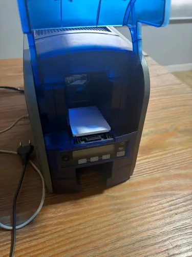 Máquina de Crachá de PVC