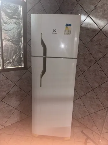 Vendo Geladeira Electrolux Cycle Defrost 260L Super Freezer Duplex Branca 