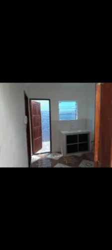 Alugo kitnet 600,00