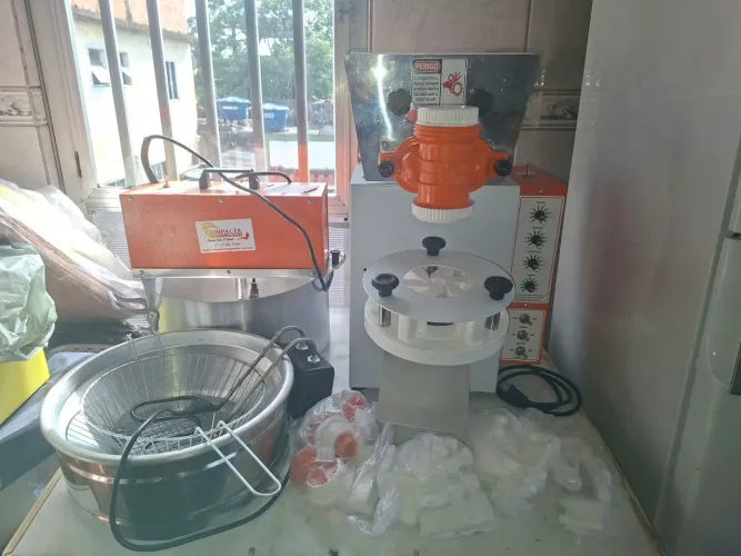 Máquina de fazer salgados completa 