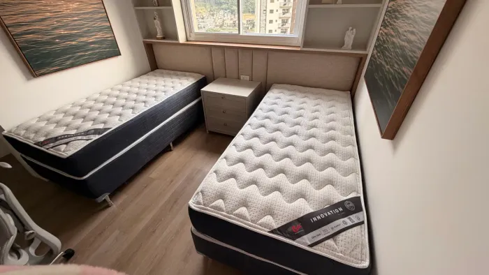 VENDO 2 CAMAS DE SOLTEIRO COMPLETAS (box + colchão)