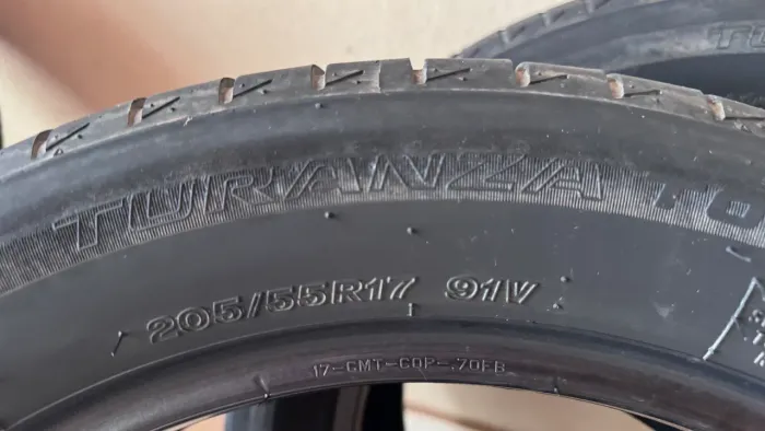 Par de pneus Bridgestone turanza 205/55/R17