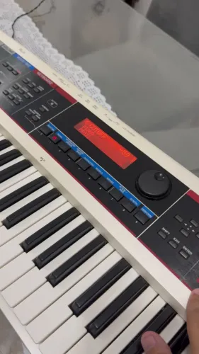 Roland Juno-Di BRANCO 61 teclas - raro - com manuais e CDs originais