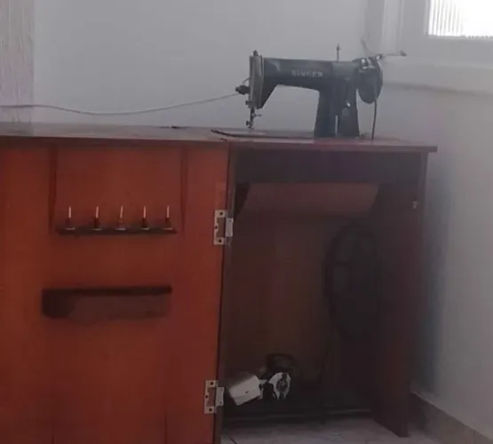 Máquina de costura Singer antiga 