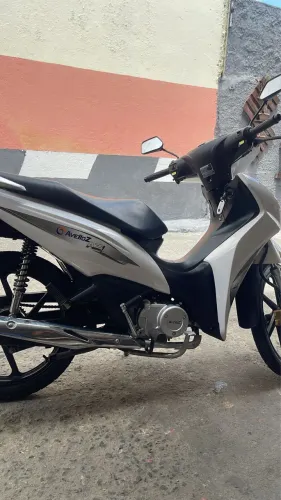 Vendo moto Avelloz única dona 