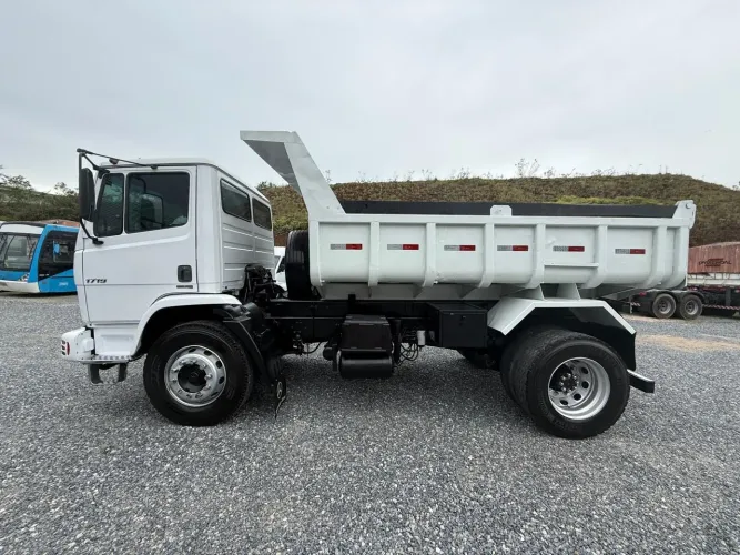 Mercedes-Benz Atron 1719 Basculante