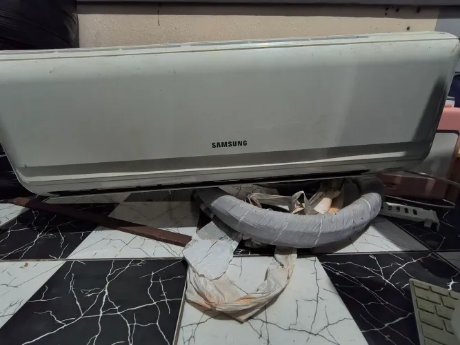 Ar condicionado Samsung 12.000 BTUs com defeito