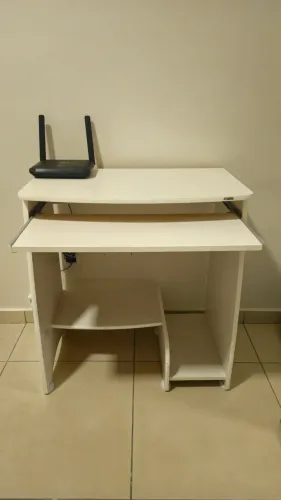 Mesinha para computador/escrivaninha