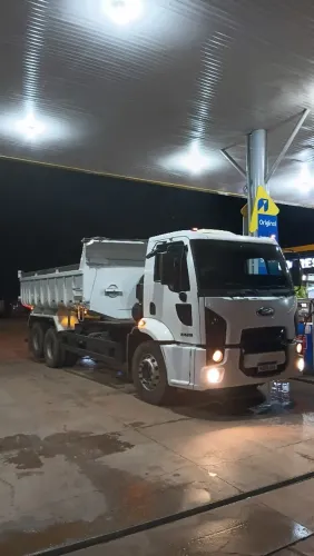  Vendo este Caminhão caçamba Ford cargo CN 2428 ano 2012 com caçamba galego 12 m3 cúbico 