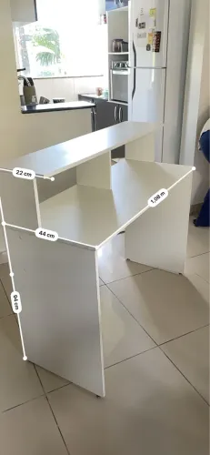 escrivaninha em bom estado com nicho embutido