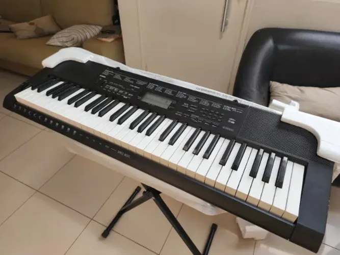 Teclado Casio CTK - 3500 + Pedestal + capa (kit bompleto - praticamente nao foi usado )