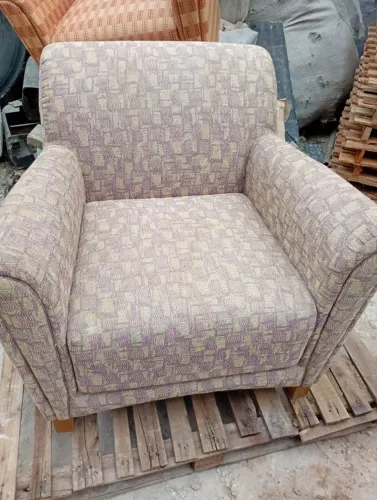 POLTRONA ESTOFADA - CONFORTO E ELEGÂNCIA!