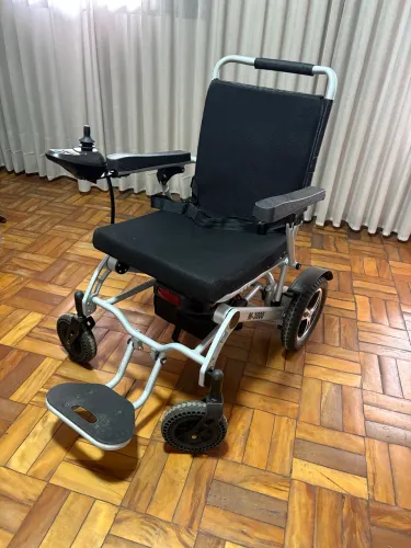 Cadeira de rodas elétrica